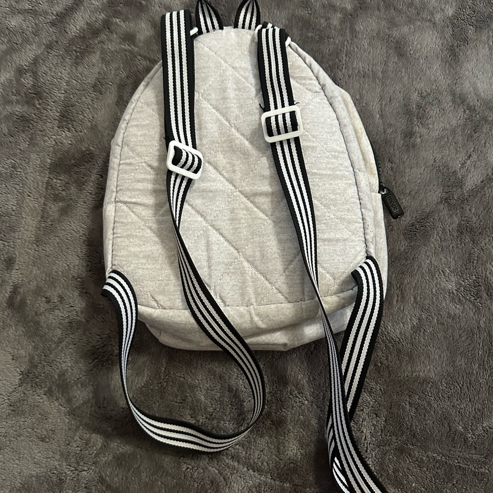 Adidas Compact Gray Backpack - Picture 2 of 3
